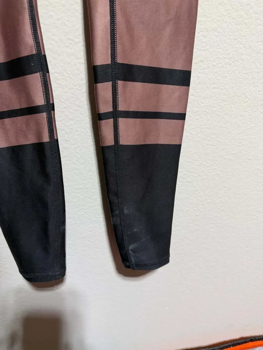 Alo Yoga High-Waist Tech Lift Airbrush Leggings in Rosewater/Black